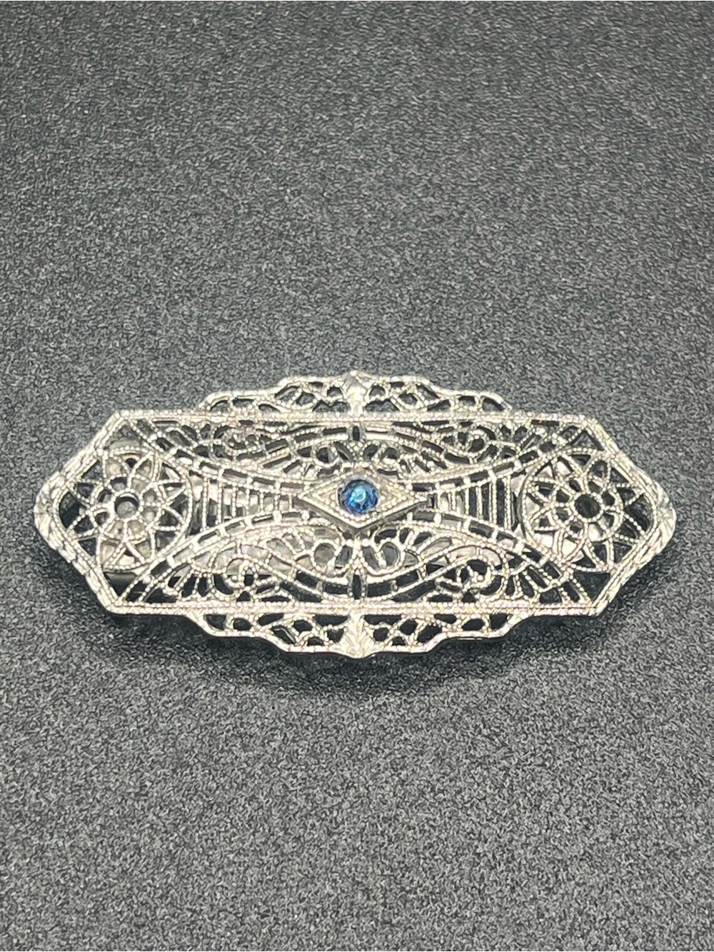 Vintage 1930s Art Deco Nickel Silver Filigree Dress Clip with blue rhinestone - Picture 2 of 8